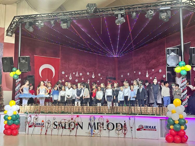 Децата от неделното училище в Одрин получиха подаръци от Хасково