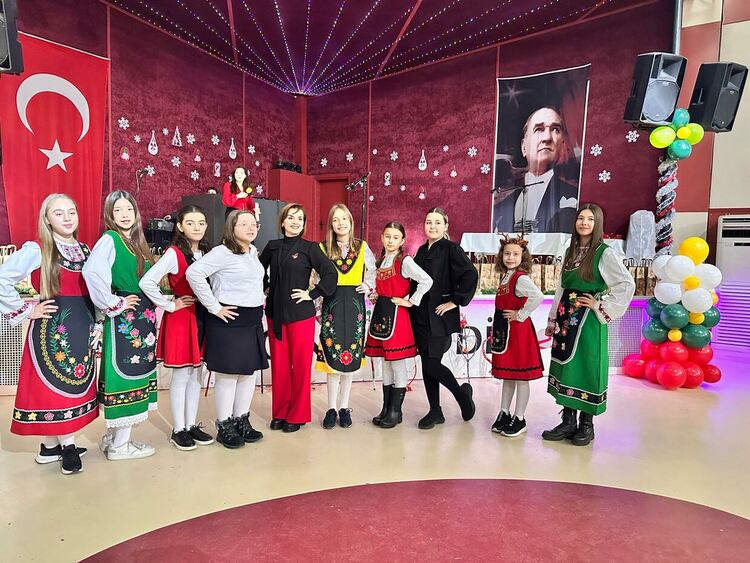 Децата от неделното училище в Одрин получиха подаръци от Хасково