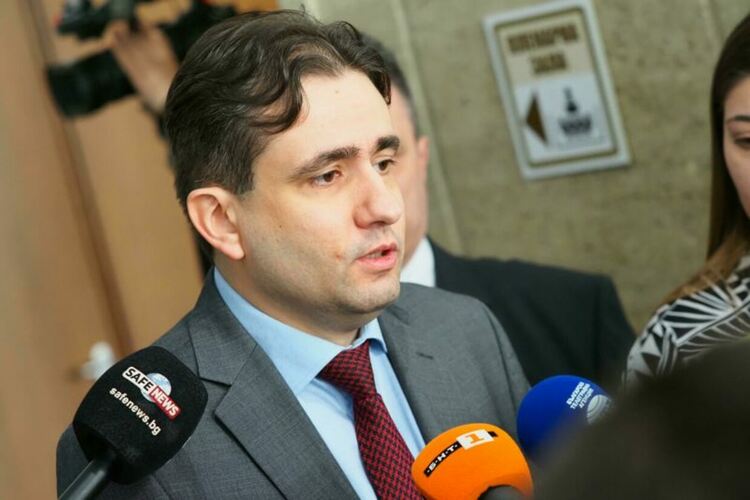 Божанов: ''Когато Пеевски държи печата за сделките с &lsquo;Лукойл&rsquo;, цензурата стига до bTV и Цънцарова''