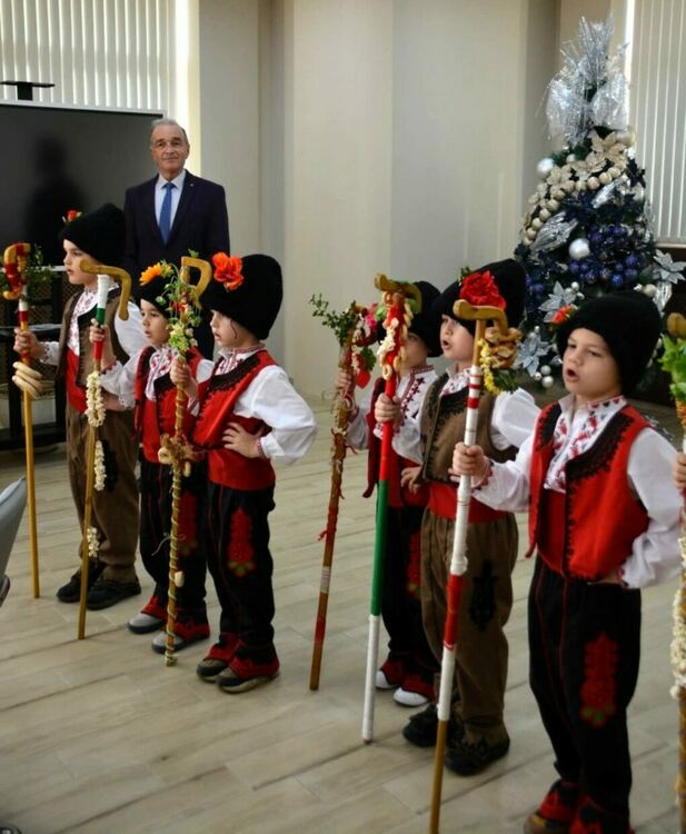 Добри гости коледари гостуваха на кмета на Асеновград