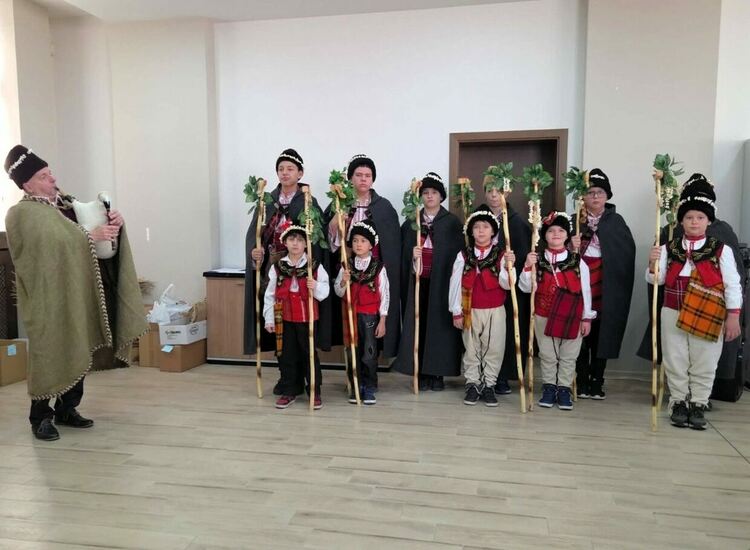 Добри гости коледари гостуваха на кмета на Асеновград