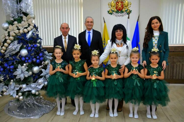 Добри гости коледари гостуваха на кмета на Асеновград