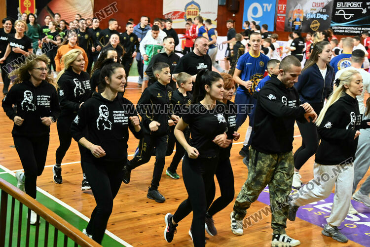 Стотици се включиха в благотворителна тренировка в Хасково 