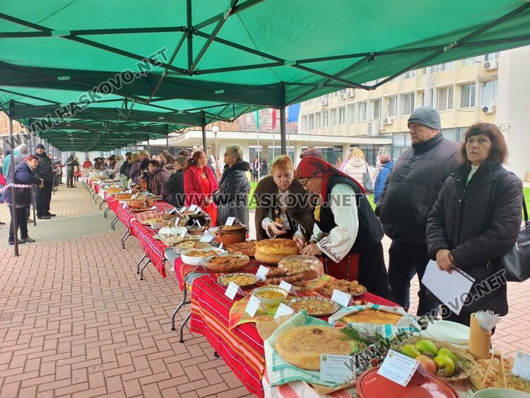 Рецепта на век и половина представиха на &bdquo;Коледна трапеза&ldquo; в Димитровград