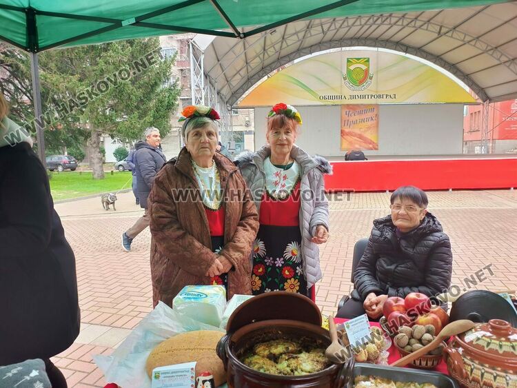Рецепта на век и половина представиха на &bdquo;Коледна трапеза&ldquo; в Димитровград