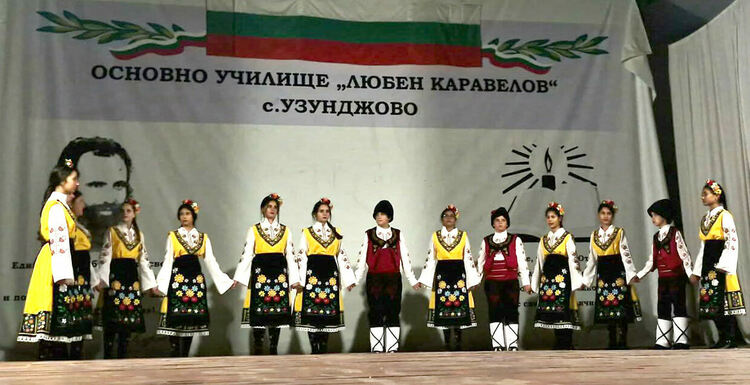 Представиха новите костюми на танцов състав &bdquo;Веселие&ldquo; на концерт в Узунджово 