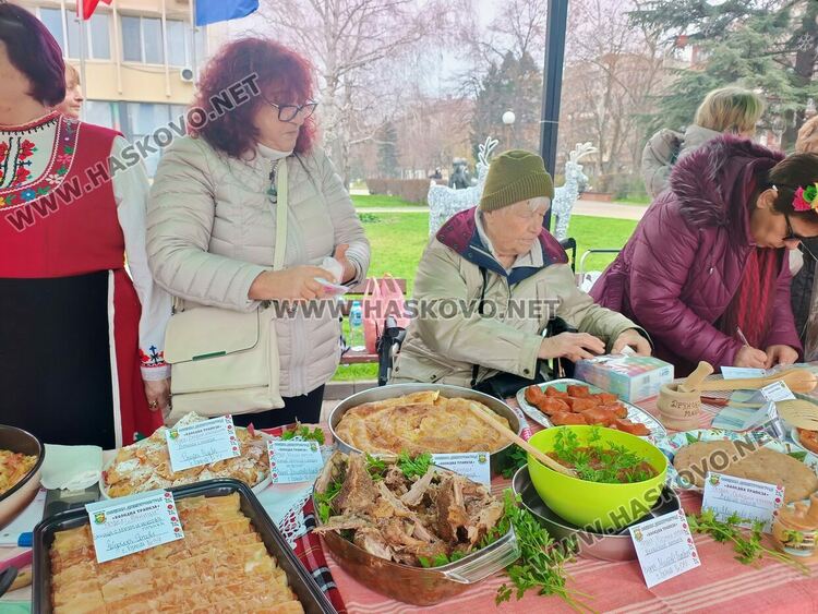 Рецепта на век и половина представиха на &bdquo;Коледна трапеза&ldquo; в Димитровград