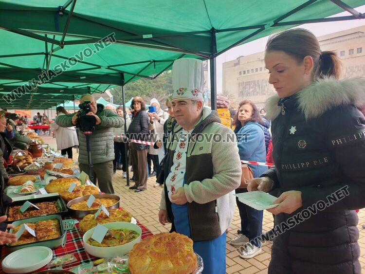 Рецепта на век и половина представиха на &bdquo;Коледна трапеза&ldquo; в Димитровград