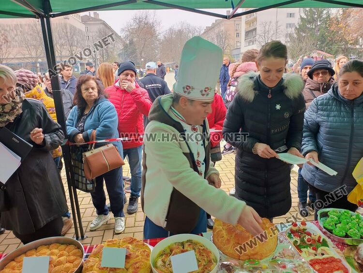 Рецепта на век и половина представиха на &bdquo;Коледна трапеза&ldquo; в Димитровград