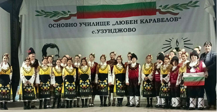 Представиха новите костюми на танцов състав &bdquo;Веселие&ldquo; на концерт в Узунджово 