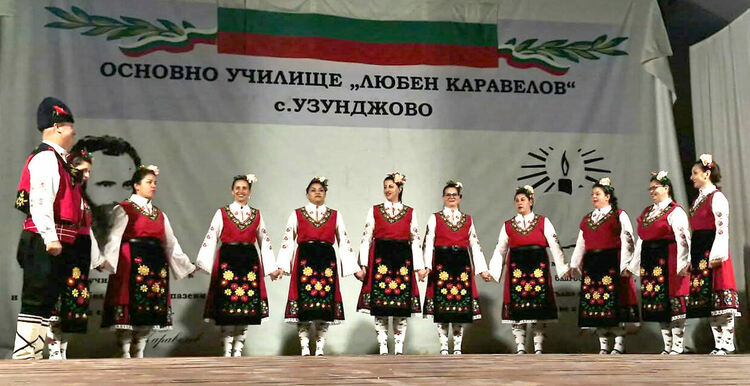 Представиха новите костюми на танцов състав &bdquo;Веселие&ldquo; на концерт в Узунджово 