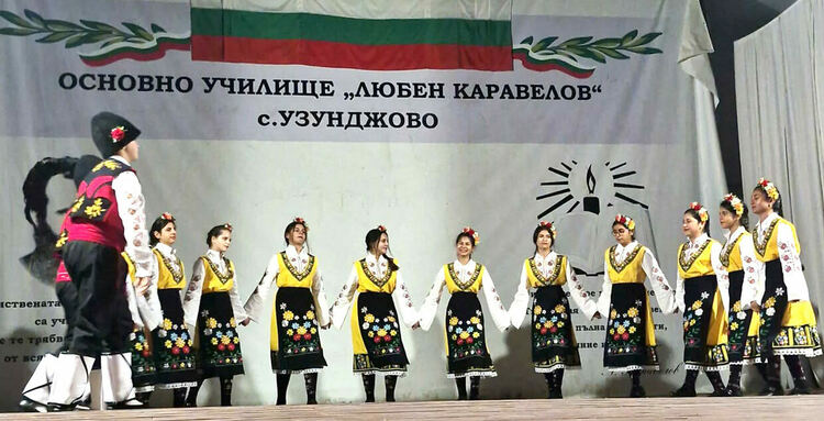 Представиха новите костюми на танцов състав &bdquo;Веселие&ldquo; на концерт в Узунджово 