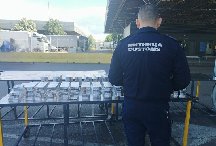 Унищожиха над 14 млн. цигари и близо половин тон тютюн, конфискувани на три пункта