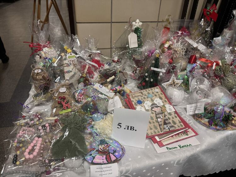 9862 лева са събрани на Коледния благотворителен базар в Съдебна палата-Хасково 