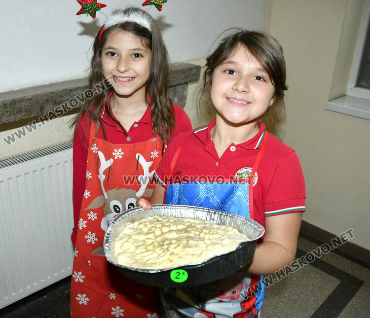 Деца, родители и учители месиха коледни питки и обредни хлябове в СУ &bdquo;Васил Левски&ldquo;