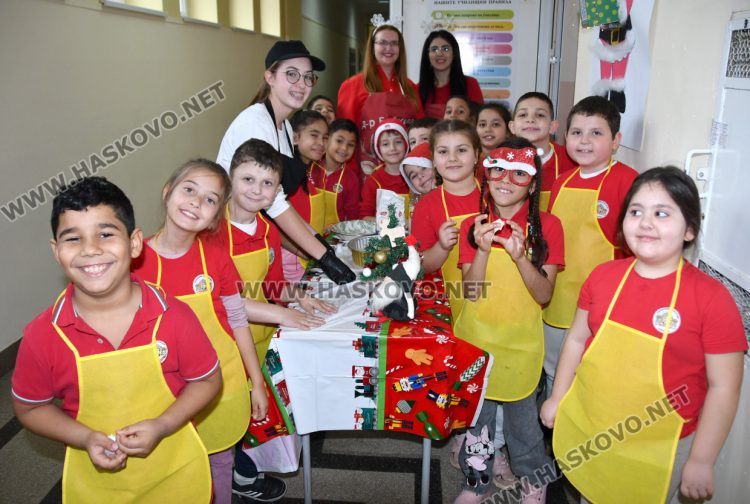 Деца, родители и учители месиха коледни питки и обредни хлябове в СУ &bdquo;Васил Левски&ldquo;