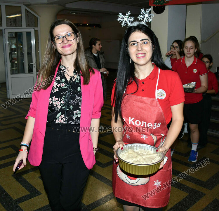 Деца, родители и учители месиха коледни питки и обредни хлябове в СУ &bdquo;Васил Левски&ldquo;