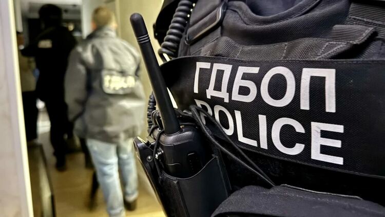 Пуснаха под домашен арест мъж, издирван за участие в ОПГ