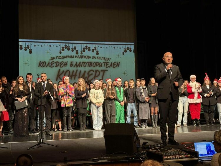 ЕГ&ldquo;Христо Ботев&ldquo; в Кърджали събра и дари  18 000лв. за кампанията &bdquo;Да подарим надежда за Коледа&ldquo;