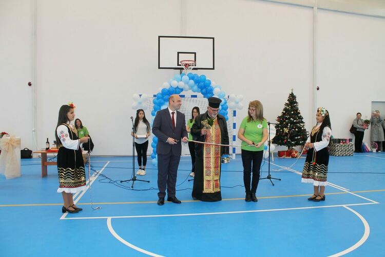 Откриха нов физкултурен салон в ОУ &bdquo;Христо Ботев&ldquo; в село Левка