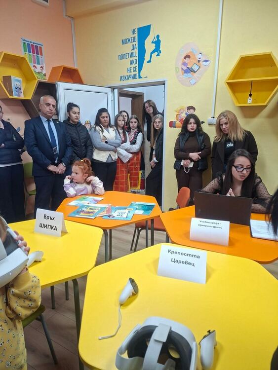 Откриха модерен STEM център в ОУ &bdquo;Никола Вапцаров&ldquo; в село Црънча