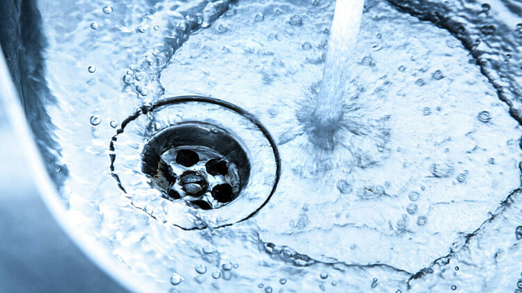 Обрат с цените на водата: Държавните ВиК оператори замразяват поскъпването от 1 януари 2026 г.