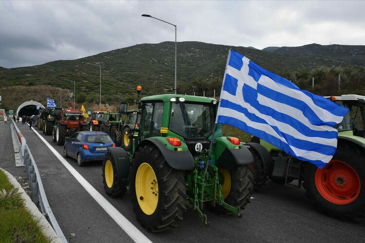 Гръцките фермери вдигнаха блокадите