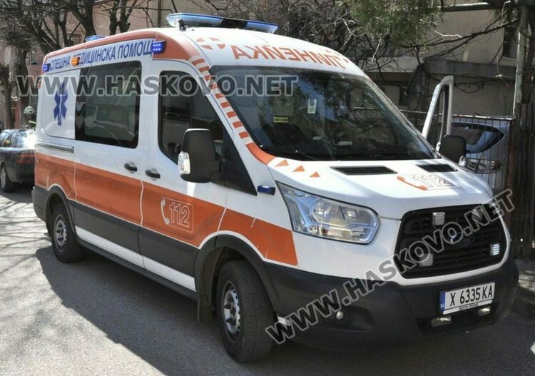 12-годишен пострада при удар от кола в Хасково, водач се заби в канавка