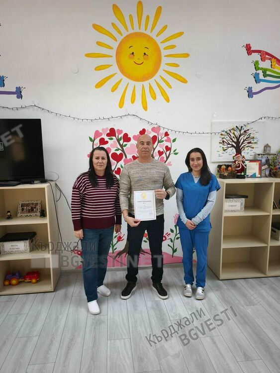 Полицаи от Кърджали с коледна кампания "С обич за децата,в памет на бащите-герои"