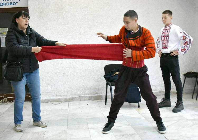 Възстановка на обичая Коледуване в село Узунджово