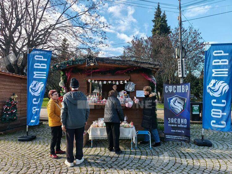 Полицаи от Кърджали с коледна кампания "С обич за децата,в памет на бащите-герои"