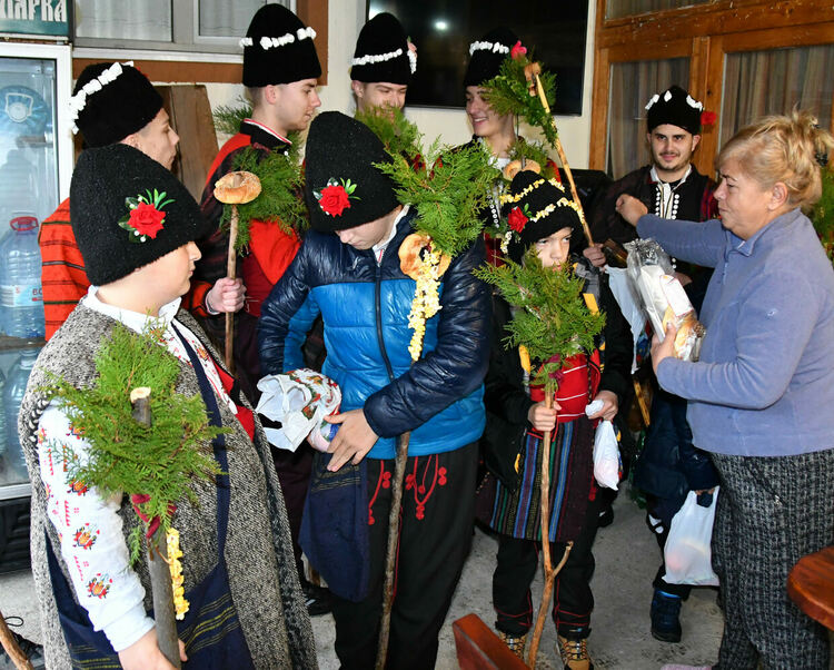 Възстановка на обичая Коледуване в село Узунджово