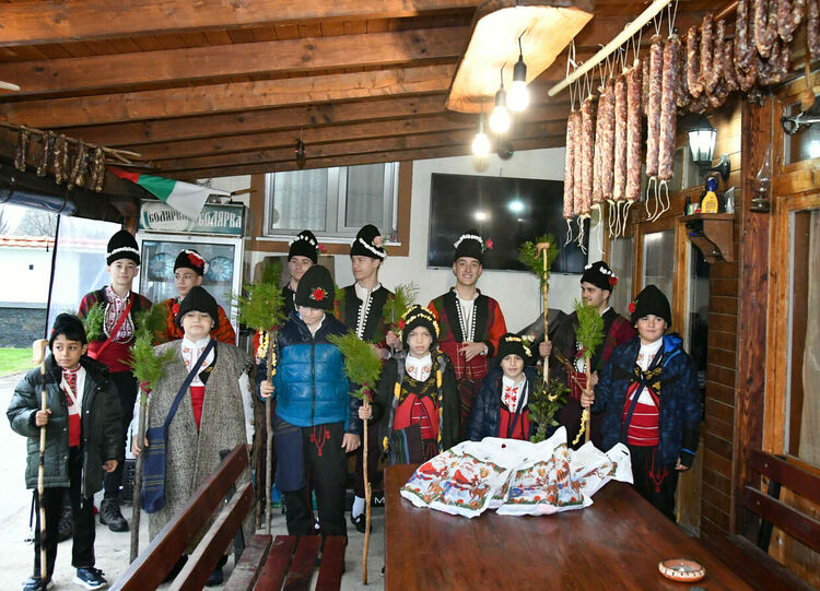 Възстановка на обичая Коледуване в село Узунджово