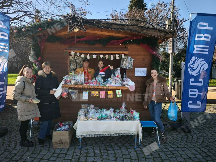 Полицаи от Кърджали с коледна кампания "С обич за децата,в памет на бащите-герои"