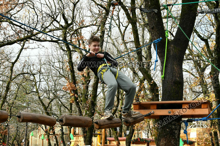 Оживление по паркове и кафенета в първия ден след Коледа