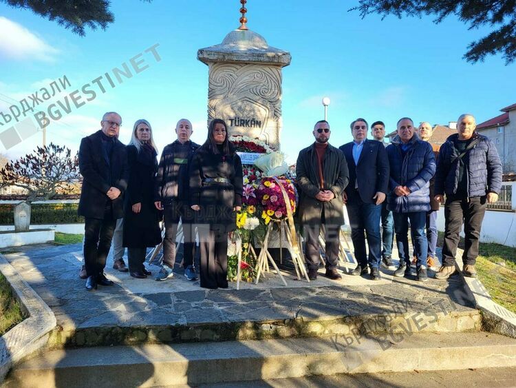 Съветници на ДПС предизвикаха напрежение на срещата на Асен Василев в Кърджали/снимки/