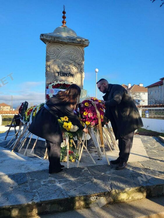 Съветници на ДПС предизвикаха напрежение на срещата на Асен Василев в Кърджали/снимки/