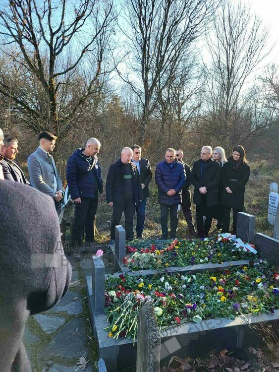 Съветници на ДПС предизвикаха напрежение на срещата на Асен Василев в Кърджали/снимки/