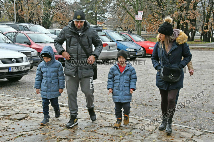 Оживление по паркове и кафенета в първия ден след Коледа