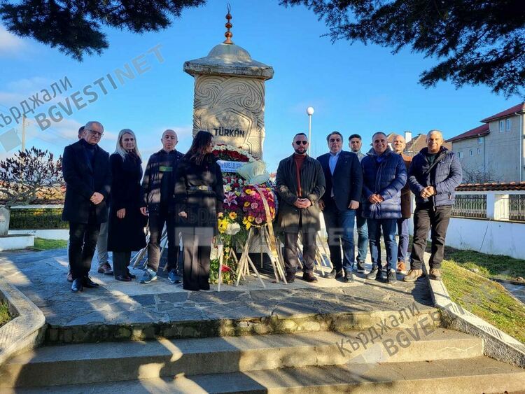 Съветници на ДПС предизвикаха напрежение на срещата на Асен Василев в Кърджали/снимки/