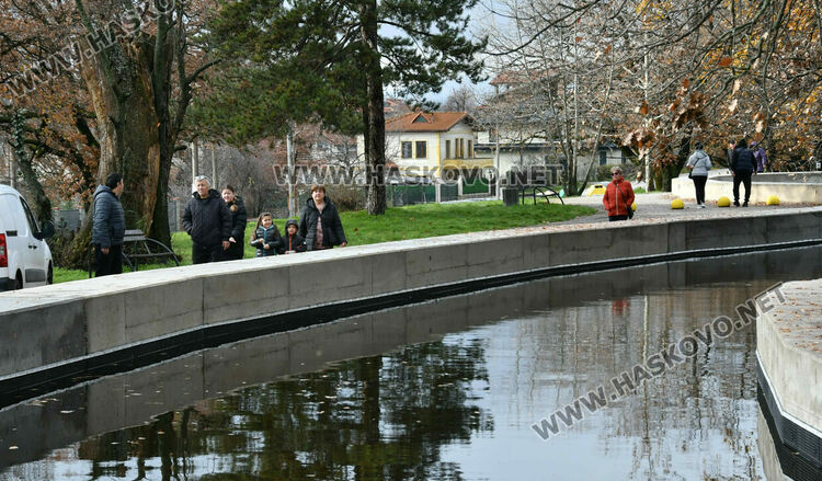 Оживление по паркове и кафенета в първия ден след Коледа