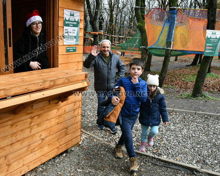 Оживление по паркове и кафенета в първия ден след Коледа