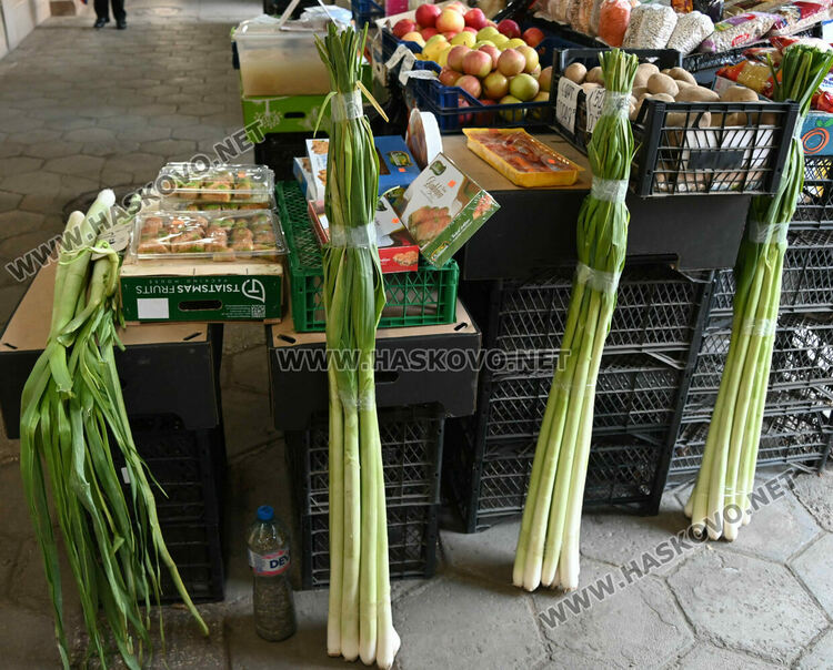 Зелето поевтиня почти двойно на пазара в Хасково