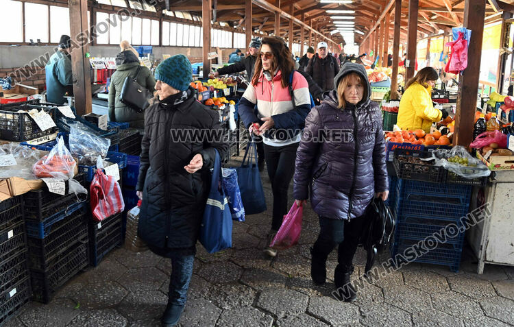 Зелето поевтиня почти двойно на пазара в Хасково