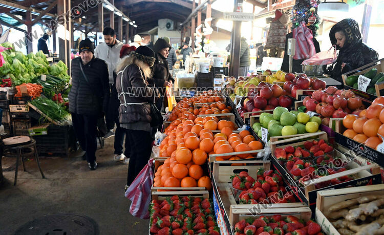 Зелето поевтиня почти двойно на пазара в Хасково