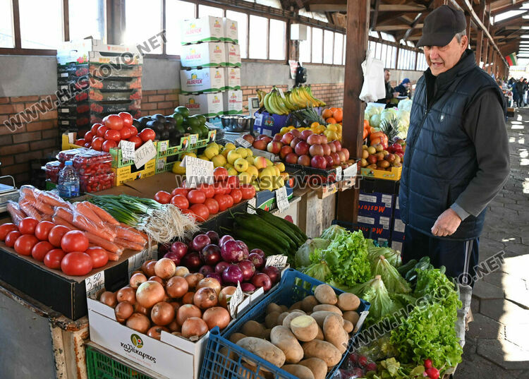 Зелето поевтиня почти двойно на пазара в Хасково