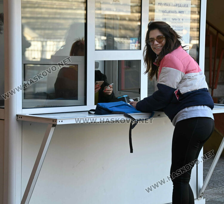 Ледената пързалка се препълни от посетители