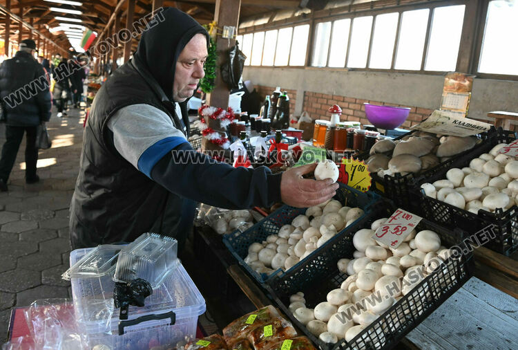 Зелето поевтиня почти двойно на пазара в Хасково