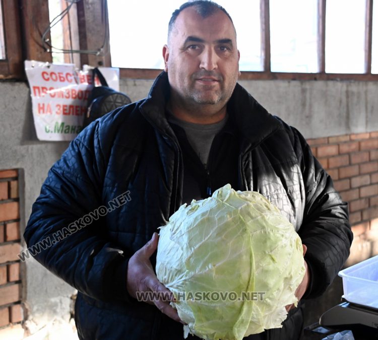 Зелето поевтиня почти двойно на пазара в Хасково