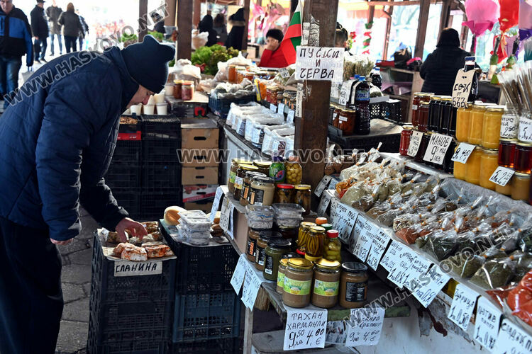 Зелето поевтиня почти двойно на пазара в Хасково